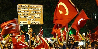 Demokrasi Nöbeti Pankartları 