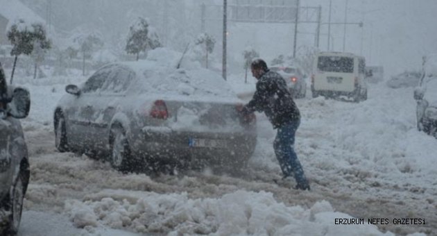 Aniden Bastıran Kar Hayatı Felç Etti