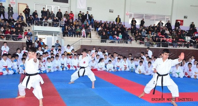Minik Tekmeler Kurtuluş İçin Savruldu