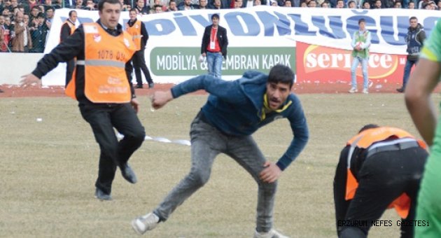 Sahaya Giren Taraftara Ceza Yağdı
