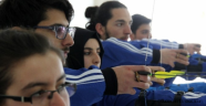 ETÜ Öğrencilere Okçuluk Eğitimi Veriyor