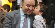 Vali Altıparmak Minik Tuğsem'e Sahip Çıktı