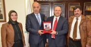 Dasad’dan Başkan Yücelik’e Plaket