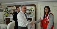 Engeli Başarısına Engel Olamadı