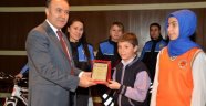 Mavi Kartaneleri İle İzci Selamı
