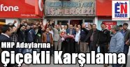 MHP Adayları Çiçeklerle Karşılandı